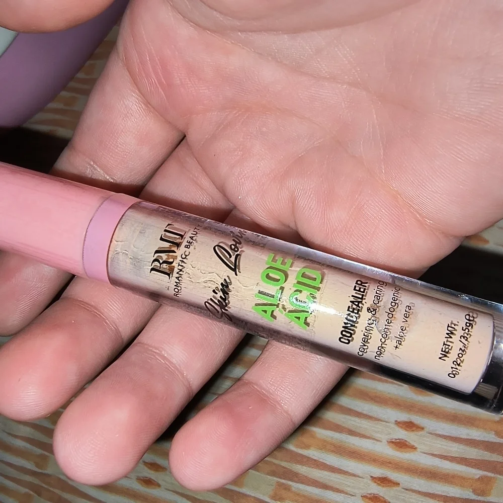 Aloe Acid Concealer - Pink